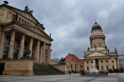 Crédito da foto: Foto de Vadim Lu: https://www.pexels.com/pt-br/foto/ponto-de-referencia-ponto-historico-alemanha-museu-5987913/ Berlim